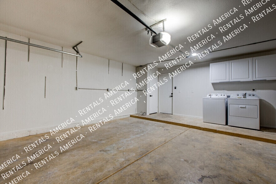 Building Photo - 819 W Ross Ave