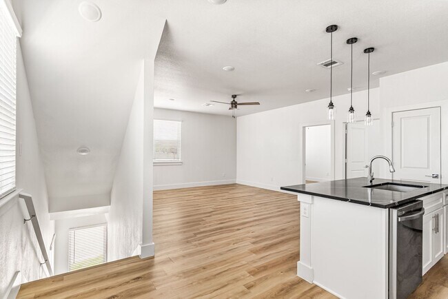 Building Photo - 2505 Benbrook Blvd