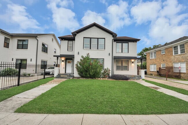 Building Photo - 2905 Cleburne St