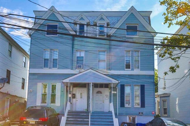 Building Photo - 18 Linden Ave