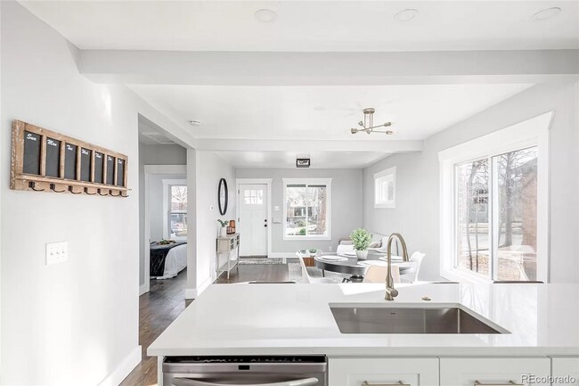 Building Photo - 4 Bed 2 Bath House with Great Location!