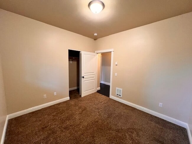 Building Photo - 2165