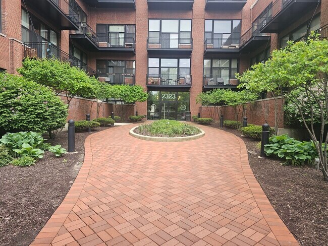 Building Photo - 2323 W Pershing Rd