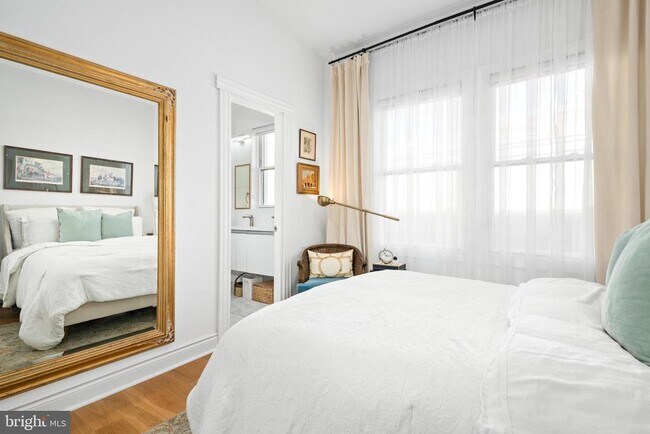 Building Photo - 317 3rd St SE