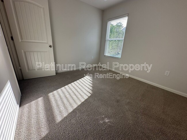 Building Photo - 488 Stoneybrook Dr