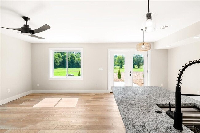 Building Photo - 145 Crooked Creek Dr