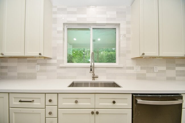 Building Photo - 6914 Evergreen St