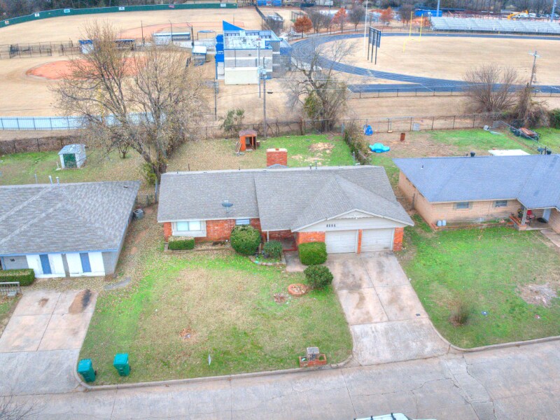 Building Photo - 8604 NE 33rd St