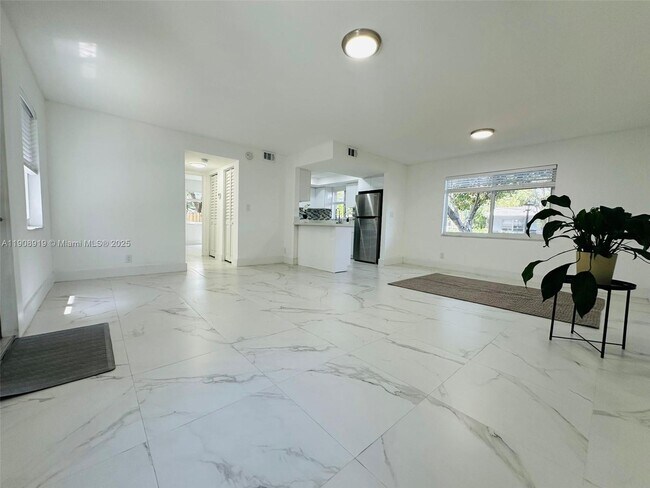 Building Photo - 414 SE 14th St