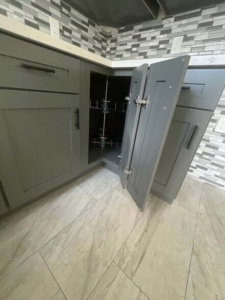 Building Photo - 600 W Palmer St