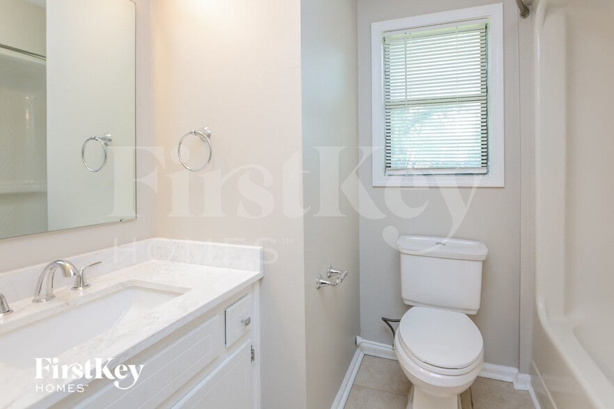 Building Photo - 2639 Windmere Dr NW