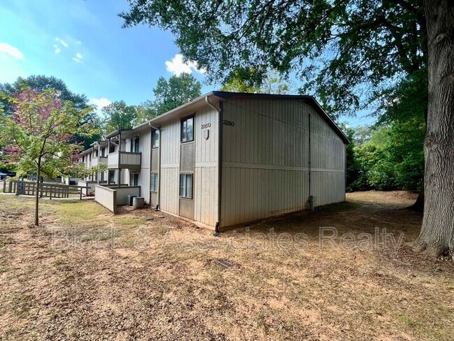 Building Photo - 2250 Sunderland Rd