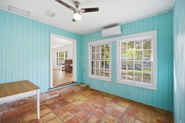 Building Photo - 1706 E 38th 1/2 St