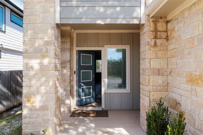 Building Photo - 217 Cupreata Ln