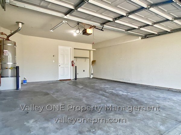 Building Photo - COMING SOON! Private Ground Floor Townhome in Desirable Complex with Attached 2 Car Garage