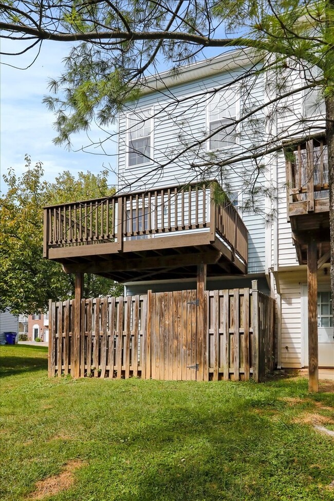 Building Photo - 1310 Hampshire Dr