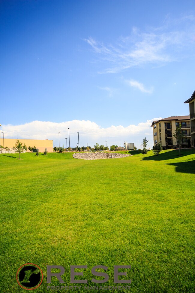 Building Photo - Beautiful Modern Orem Condo w free interne...