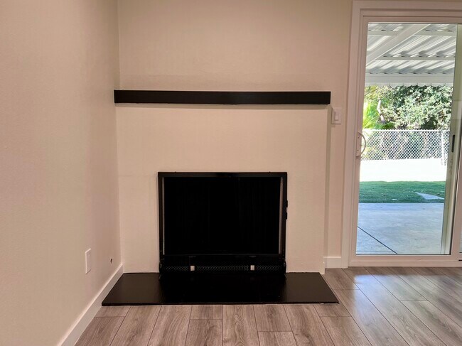 Building Photo - 6069 Lake Nadine Pl