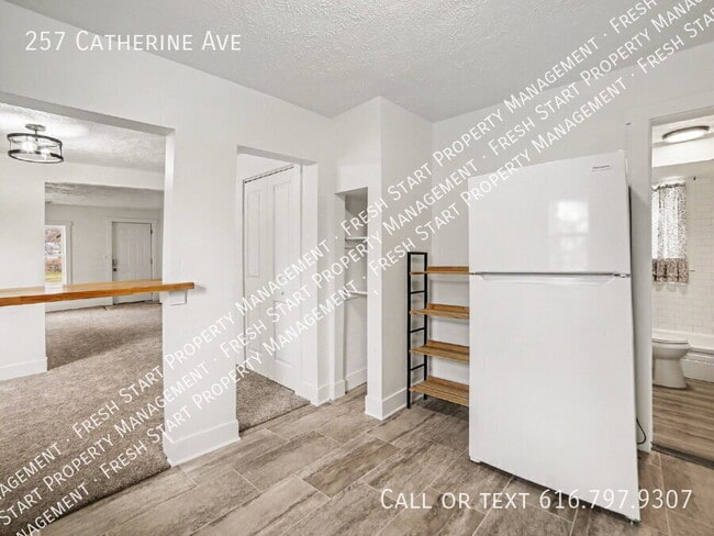 Building Photo - 257 Catherine Ave