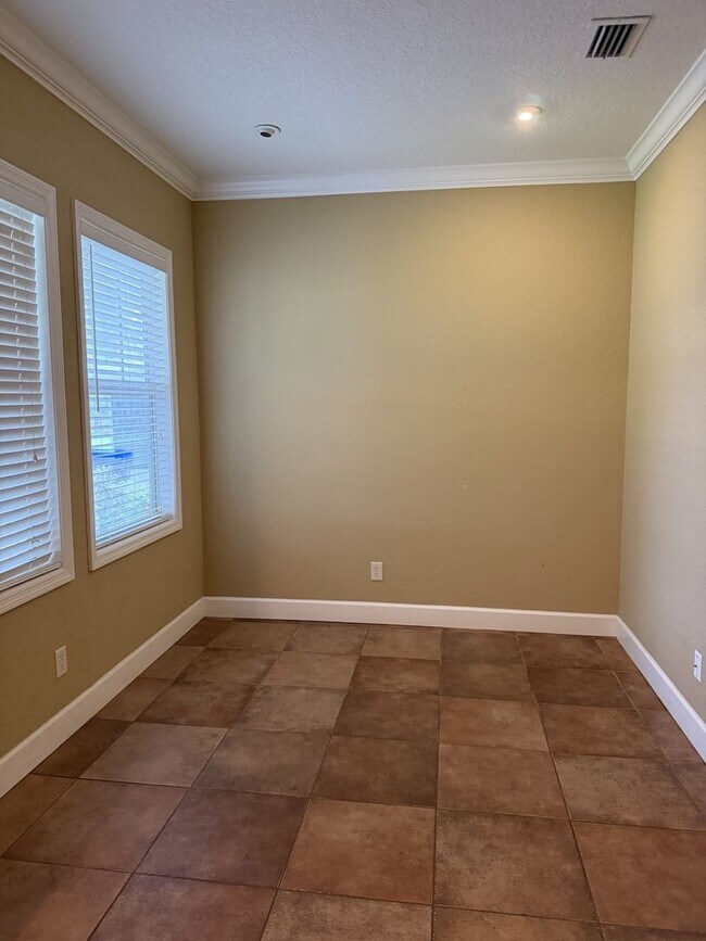 Building Photo - Single Family Home