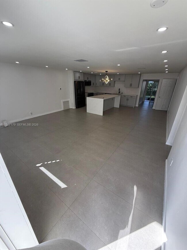 Building Photo - 6891 Scott St