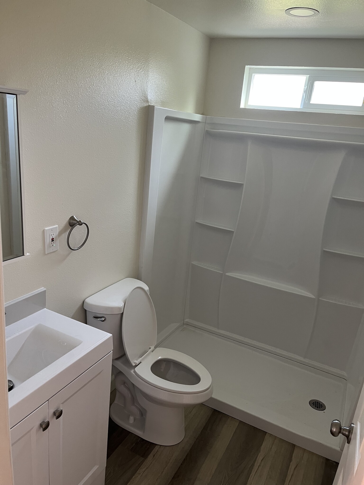 Bathroom - 432 W Raymond St