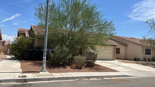 Building Photo - Adorable Single Story 3/2/2 car Ready Now