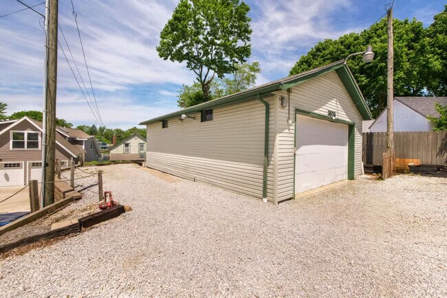 Building Photo - 3576 Portage Point Blvd