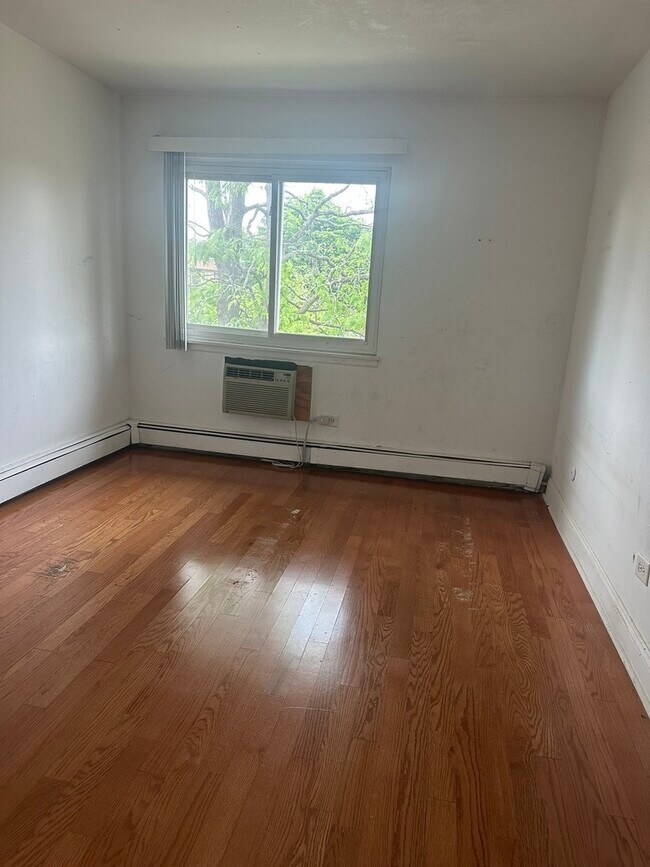 Building Photo - 710 Hill Dr