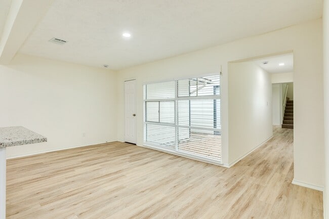 Building Photo - 408 Gardenia St