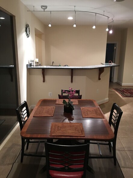 Building Photo - 445 Knoll St NW