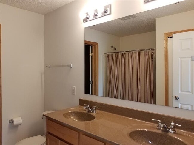 Building Photo - 11810 Emery Village Dr N