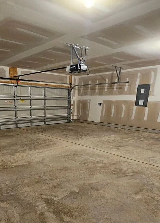 Building Photo - A Place to Call Home in Cypress Ridge 3 Bedroom Rental