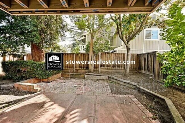 Building Photo - 112 Summerwood Pl