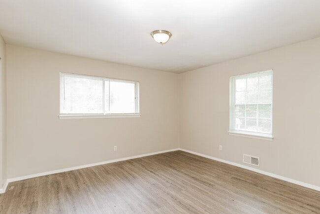 Building Photo - 2810 Swansea Ct