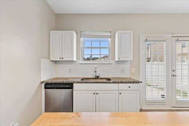 Building Photo - ***Coming Soon!!!***NE Raleigh Townhome For Rent