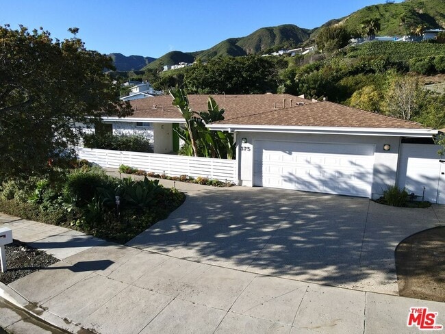 Building Photo - 375 S Surfview Dr