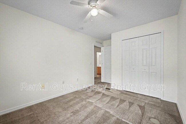 Building Photo - 7414 Palm Hills Dr