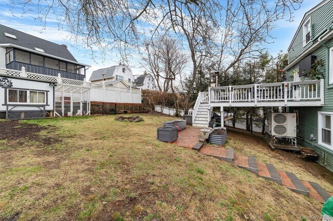 Building Photo - 1408 Henry Ave