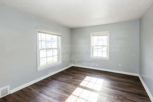 Building Photo - 492 E 327th St