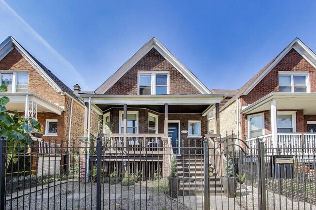 Building Photo - 2312 N Kedvale Ave