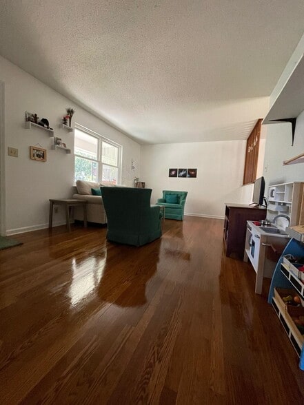Living Room - 963 Brynwood Dr