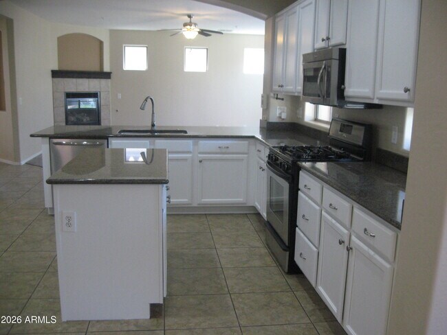 Building Photo - 12616 W Blackstone Ln