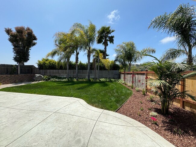 Building Photo - 3 Bedroom 2.5 Bath Home Near Lake Calavera!