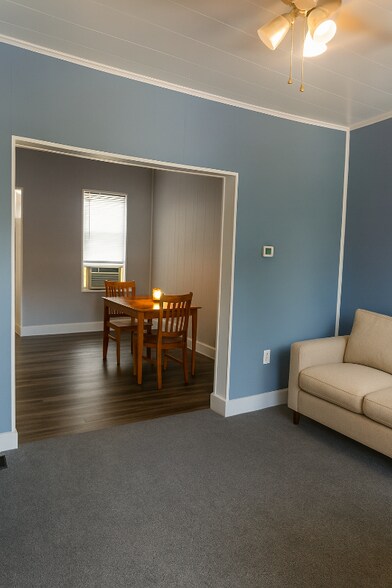 Building Photo - 104 1/2 Rose St