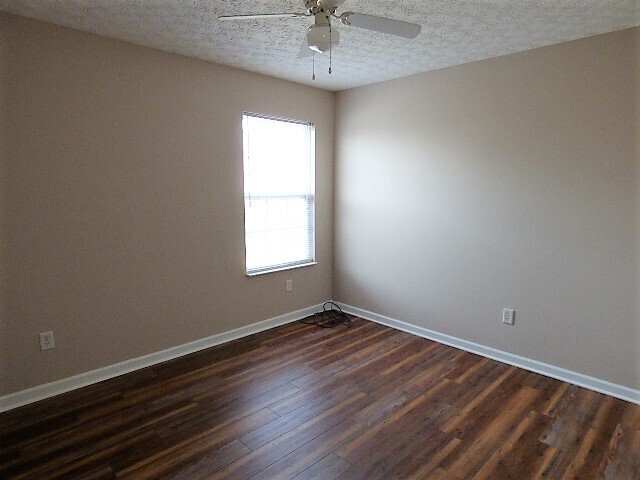 Building Photo - Chatterton Commons Condo