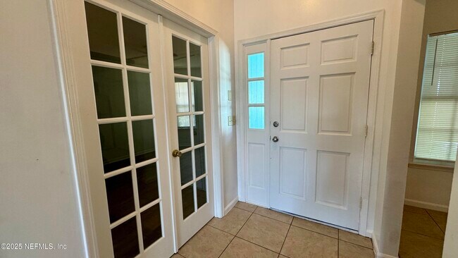 Building Photo - 3696 Barbizon Cir N