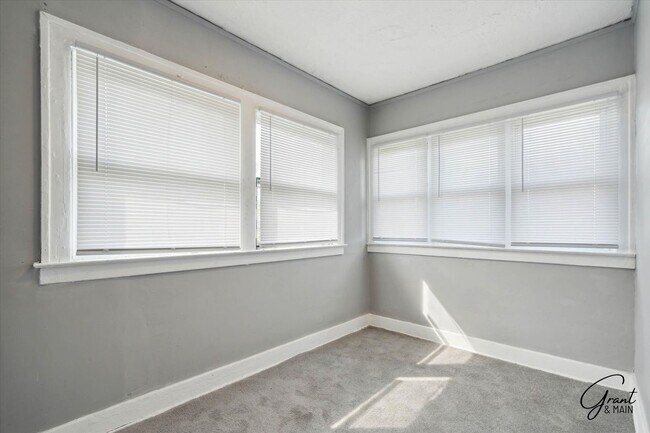 Building Photo - 3813 W Euclid St