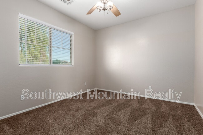 Building Photo - 45354 W Rhea Rd