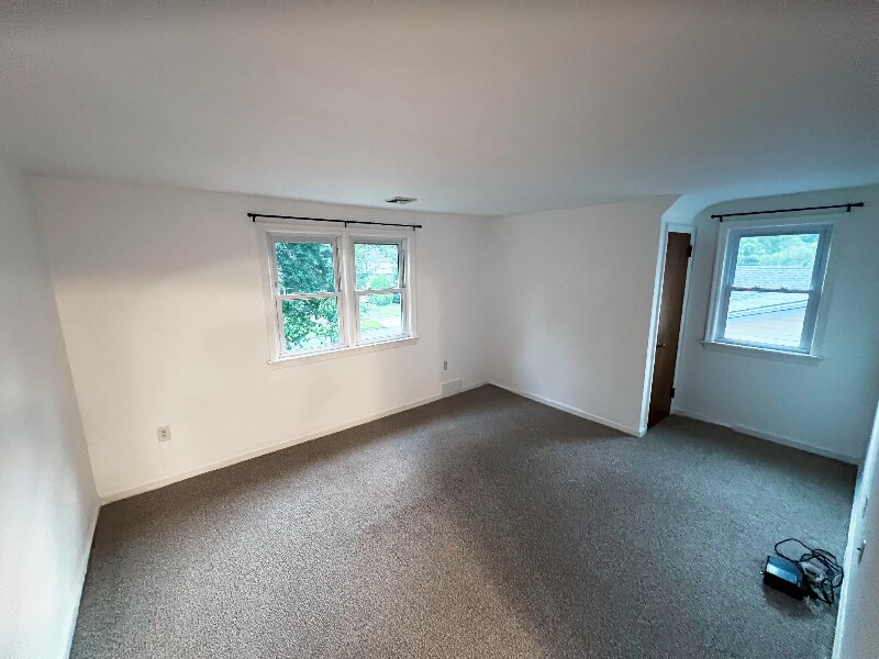 Building Photo - 27 8th Ave